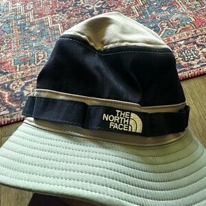 North face bucket hat